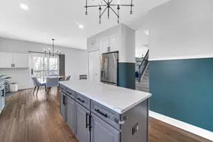 441 N Crooked Lake Ln, Lindenhurst, IL 60046 - Photo 4