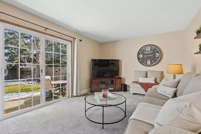 204 S Carriage Trail, McHenry, IL 60050 - Photo 10