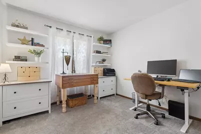 204 S Carriage Trail, McHenry, IL 60050 - Photo 14