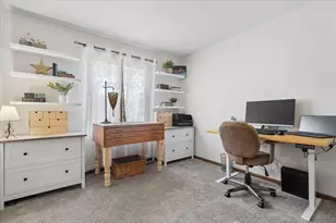 204 S Carriage Trail, McHenry, IL 60050 - Photo 14