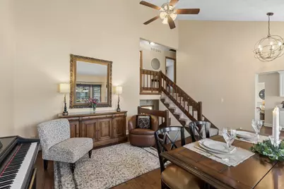 204 S Carriage Trail, McHenry, IL 60050 - Photo 4