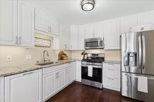 204 S Carriage Trail, McHenry, IL 60050 - Photo 6