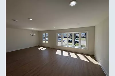 870 E Thacker Street, Des Plaines, IL 60016 - Photo 2