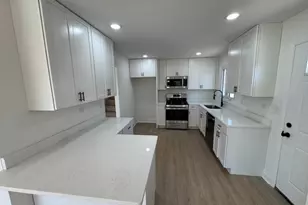 870 E Thacker St, Des Plaines, IL 60016 - Photo 4