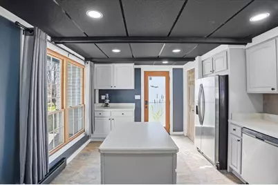 422 Pembroke Road SW, Poplar Grove, IL 61065 - Photo 6