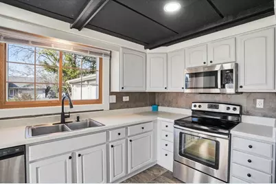 422 Pembroke Road SW, Poplar Grove, IL 61065 - Photo 4