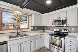 422 Pembroke Rd SW, Poplar Grove, IL 61065 - Photo 4