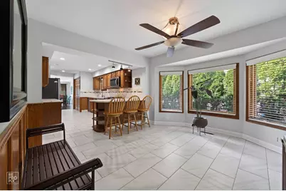 221 E Grantley Avenue, Elmhurst, IL 60126 - Photo 16