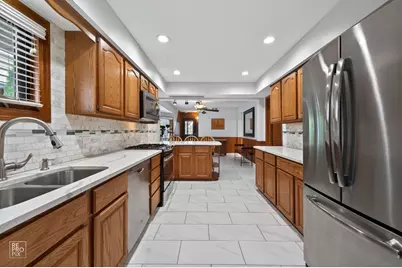 221 E Grantley Avenue, Elmhurst, IL 60126 - Photo 10