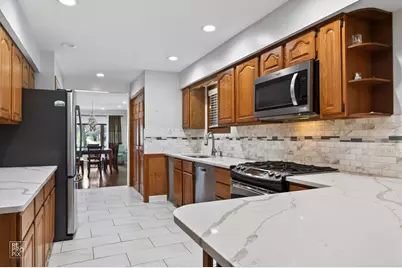 221 E Grantley Avenue, Elmhurst, IL 60126 - Photo 12