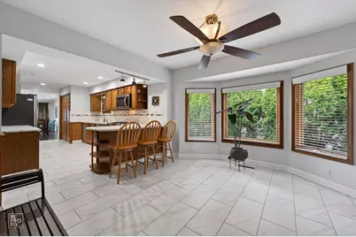 221 E Grantley Avenue, Elmhurst, IL 60126 - Photo 14