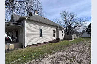 325 W Porter Street, Salem, IL 62881 - Photo 4