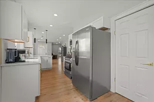 20 S Central Ave, Aurora, IL 60506 - Photo 12