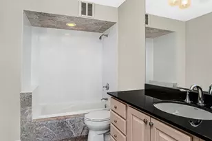 2500 N Lakeview Ave, Chicago, IL 60614 - Photo 14