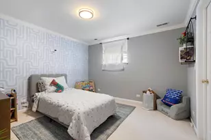 853 W Roscoe St, Chicago, IL 60657 - Photo 22