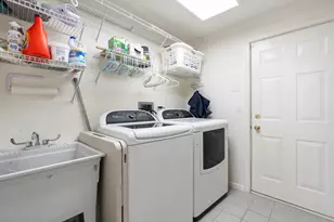 853 W Roscoe St, Chicago, IL 60657 - Photo 24