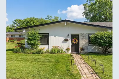 8 Rob Road, Mount Prospect, IL 60056 - Photo 2