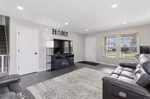 224 Johnson St, Hampshire, IL 60140 - Photo 4