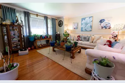 8805 S California Avenue, Evergreen Park, IL 60805 - Photo 2