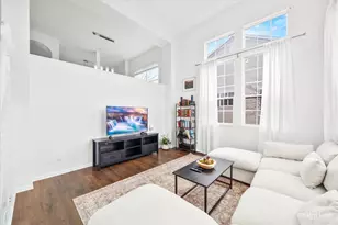 2436 Courtyard Cir, Aurora, IL 60506 - Photo 4