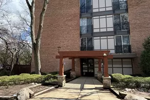 5800 Oakwood Dr, Lisle, IL 60532 - Photo 2