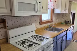 813 E 15th St, Sterling, IL 61081 - Photo 2