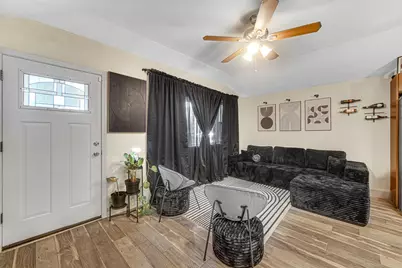 10339 S Calumet Avenue, Chicago, IL 60628 - Photo 2