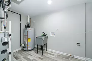 8839 S Colfax Ave, Chicago, IL 60617 - Photo 24