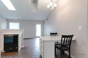 864 Fox Chase Dr, Round Lake Beach, IL 60073 - Photo 12