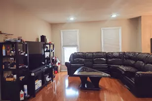 425 Norman Ln, Roselle, IL 60172 - Photo 2