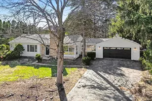 2018 N West St, Wheaton, IL 60187 - Photo 4