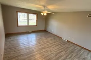 2107 Lucille St, Rockford, IL 61104 - Photo 4