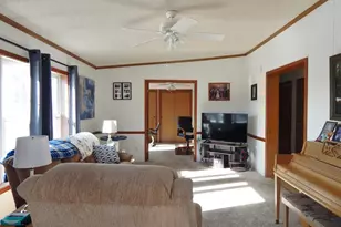 709 Hillcrest Ln, Crystal Lake, IL 60014 - Photo 2