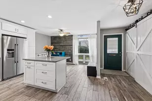 20 Oak Tree Ct, Elmhurst, IL 60126 - Photo 4