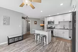 20 Oak Tree Ct, Elmhurst, IL 60126 - Photo 8