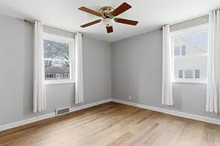 22 S Westlawn Ave, Aurora, IL 60506 - Photo 14