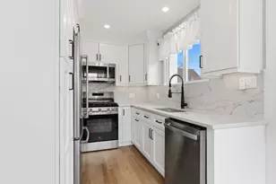 22 S Westlawn Ave, Aurora, IL 60506 - Photo 12