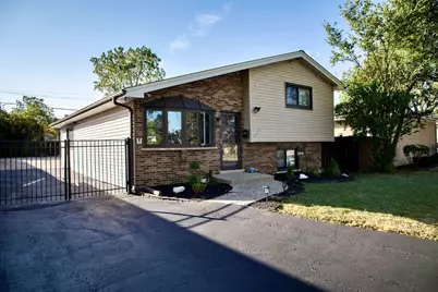 204 S Iowa Avenue, Addison, IL 60101 - Photo 2