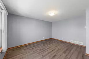 905 Thorn Creek Dr, Joliet, IL 60436 - Photo 4