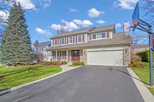 130 Whitehall Ct, Grayslake, IL 60030 - Photo 2