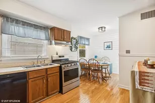 304 Moore Ave, Saint Charles, IL 60174 - Photo 6