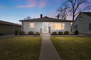 7331 W 114th Pl, Worth, IL 60482 - Photo 1