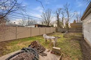 2212 W Capri Ave, Joliet, IL 60436 - Photo 18