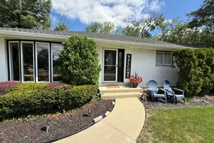 4 Yorkshire Dr, Lincolnshire, IL 60069 - Photo 2