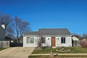 1353 Spring Valley Dr, Carol Stream, IL 60188 - Photo 2
