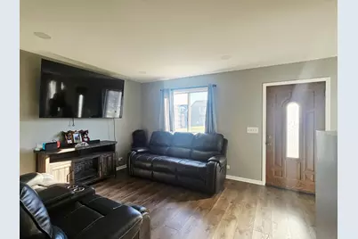 1353 Spring Valley Drive, Carol Stream, IL 60188 - Photo 10