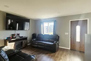 1353 Spring Valley Dr, Carol Stream, IL 60188 - Photo 10