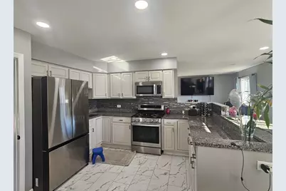 1353 Spring Valley Drive, Carol Stream, IL 60188 - Photo 6