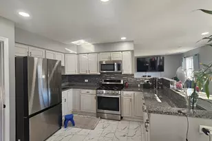 1353 Spring Valley Dr, Carol Stream, IL 60188 - Photo 6