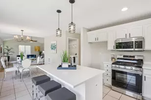 2060 Lyndhurst Ln, Aurora, IL 60503 - Photo 4